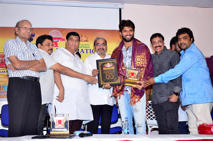 film critics association,press academy chairman allam narayana,k v ramana chary  ఫిలిం క్రిటిక్ అసోసియేషన్ గొప్ప పని చేసింది!